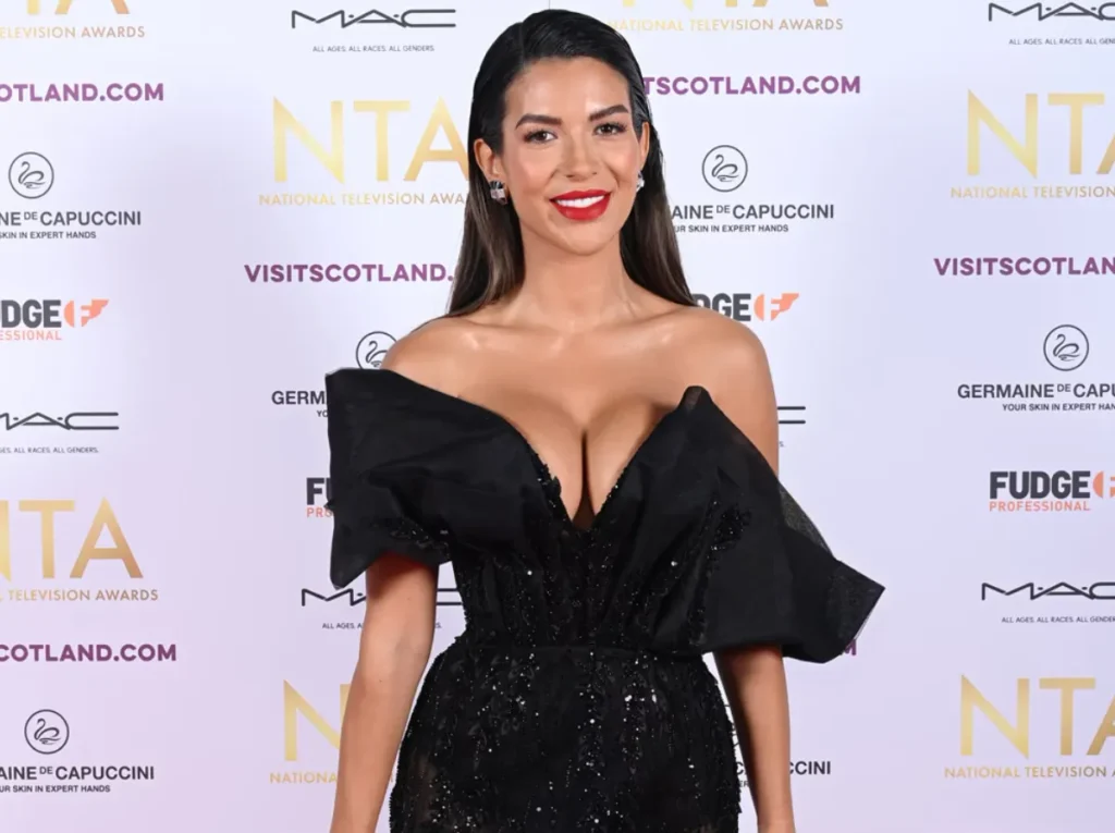 Ekin-Su Age, Biography & Net Worth 2025 Everything You Need to Know